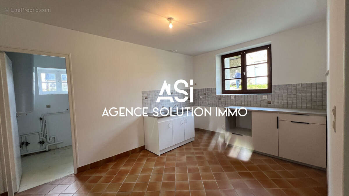 Maison à CRENNES-SUR-FRAUBEE