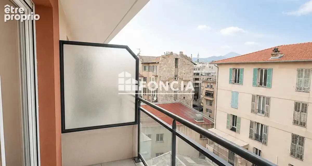 Nice – Rue Smolett – Studio avec balcon en étage élevé - photo 1