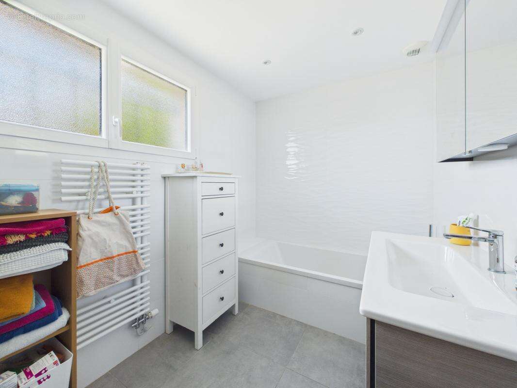 CHAMBÉRY - Maison - 109.50 m2 + terrain de 799m² - photo 11