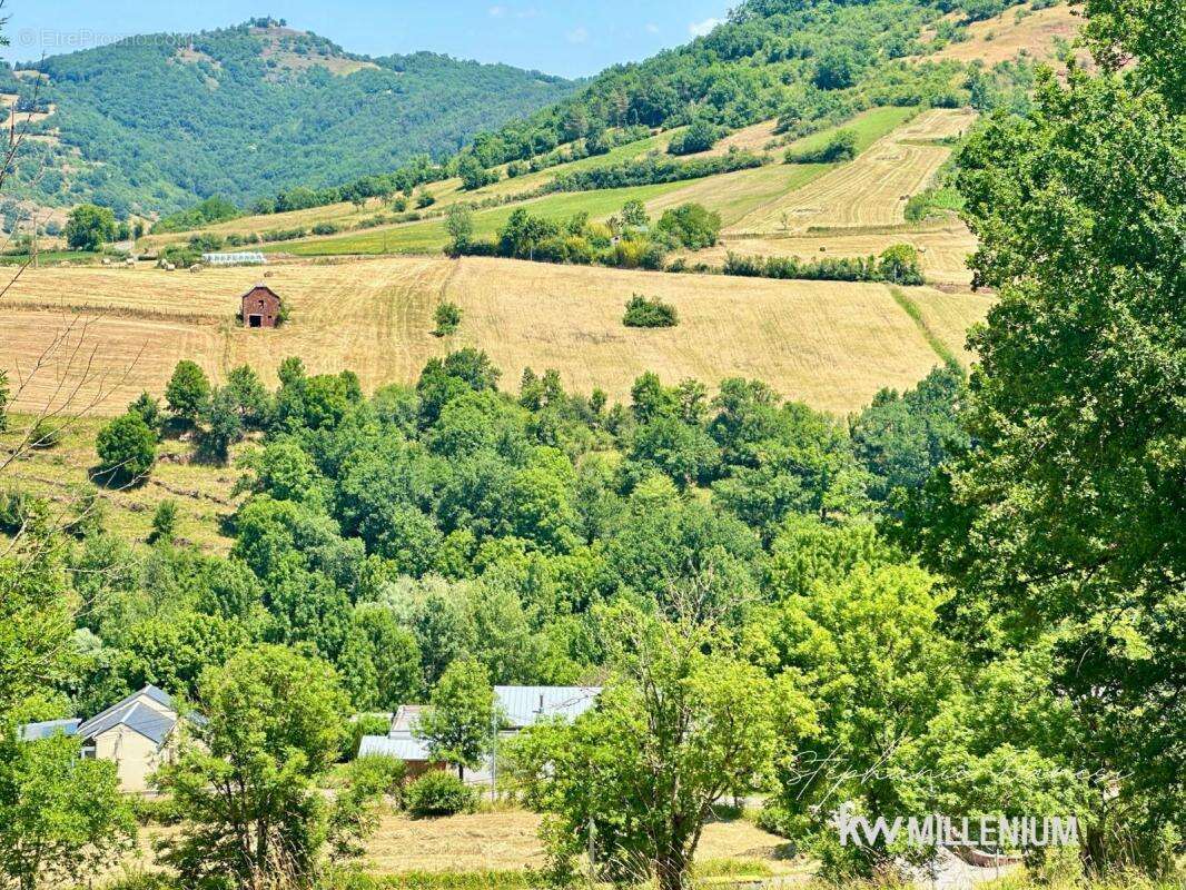 Terrain à MARCILLAC-VALLON