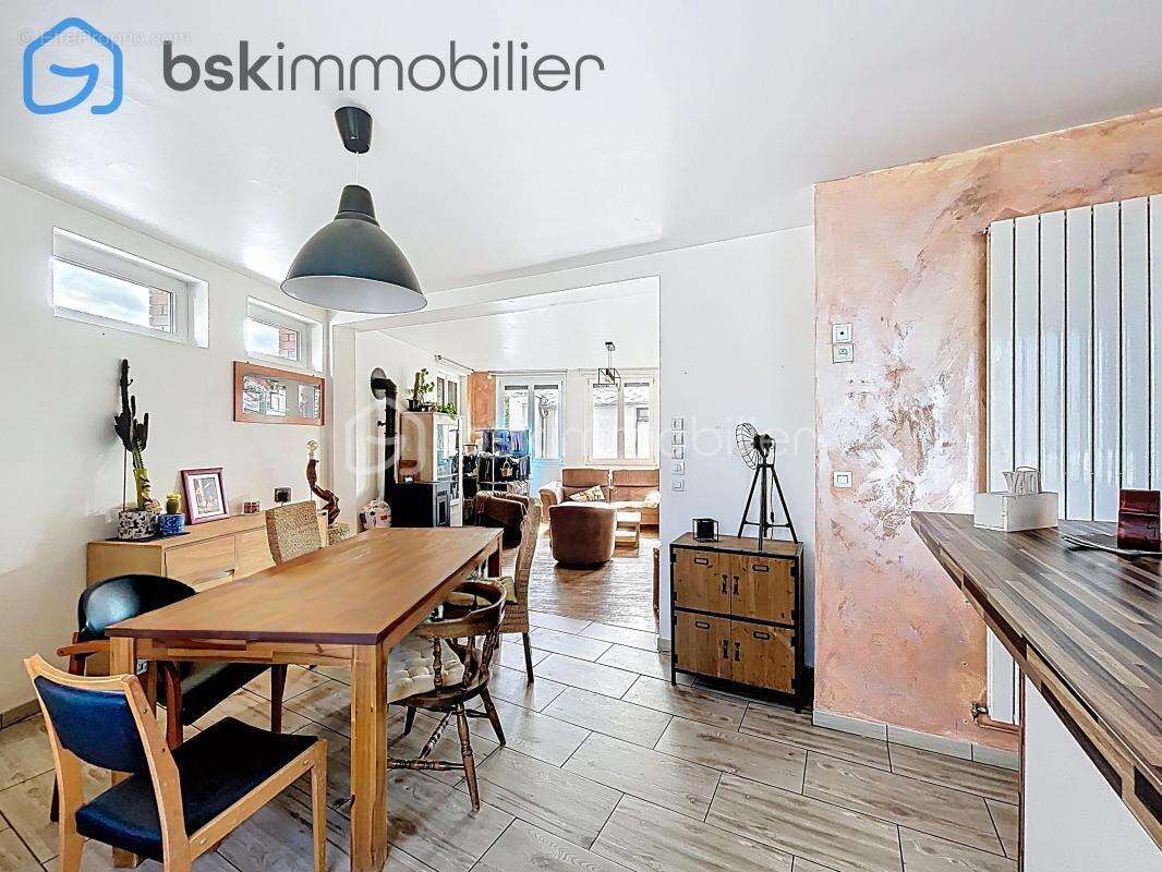 Maison à SAINT-ETIENNE-DU-ROUVRAY