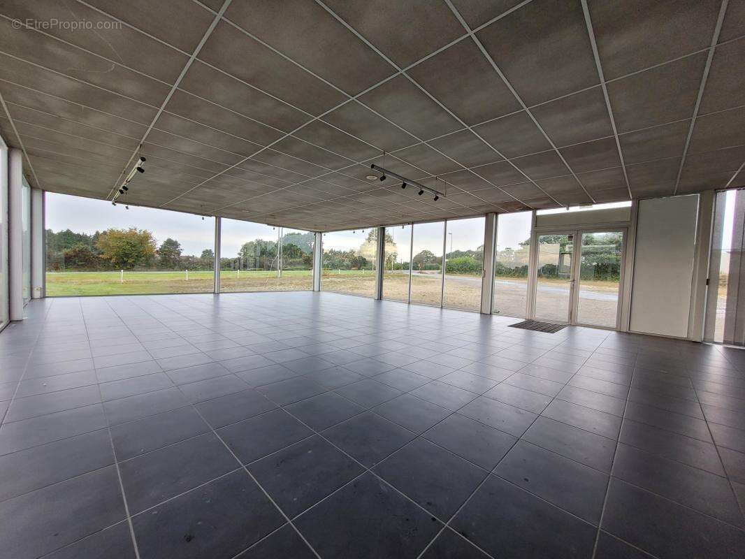 Propriété bâtie composée d'une habitation principale et de d - photo 2