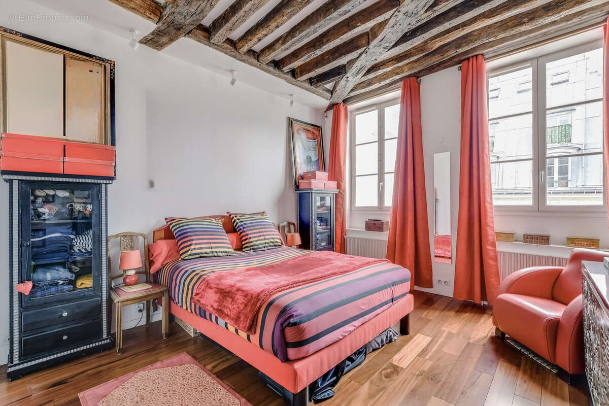 Appartement à PARIS-2E