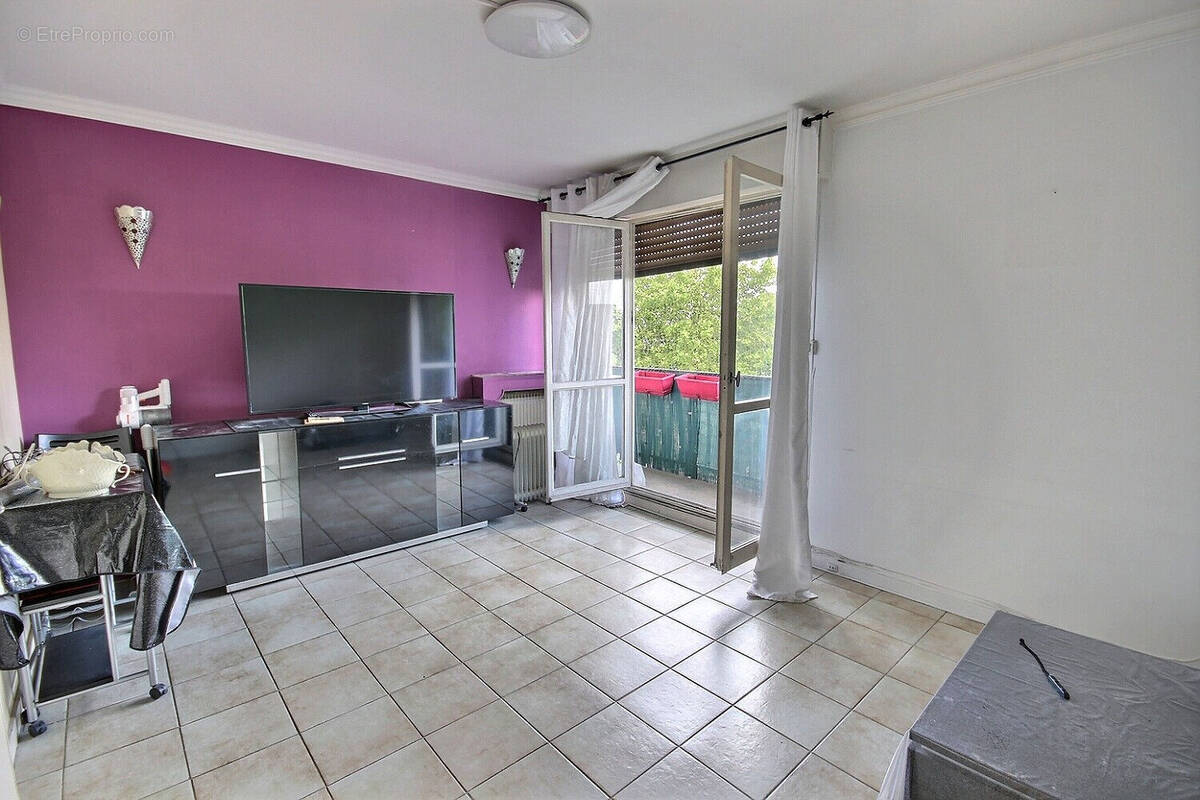 Appartement à FRESNES