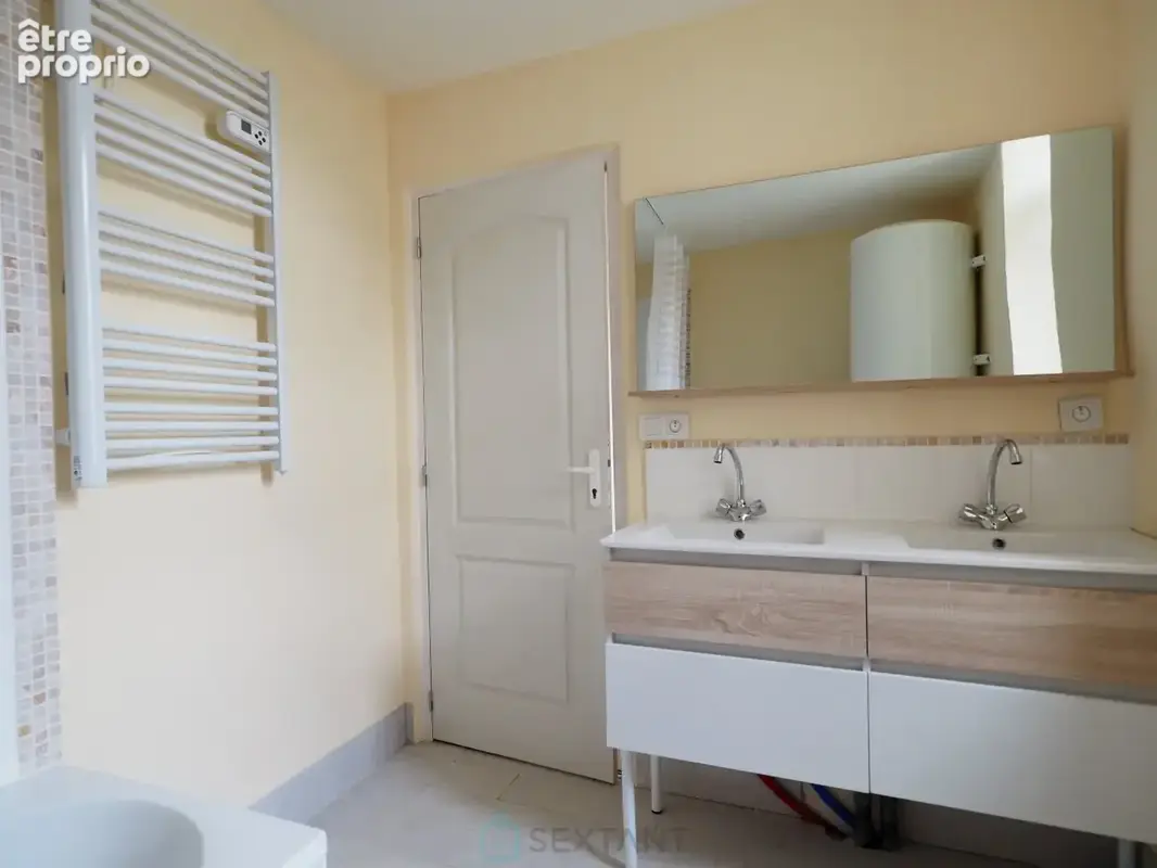 Remungol - Immeuble 157 m² + 50 m² complémentaires avec petit espace jardin intérieur - photo 13