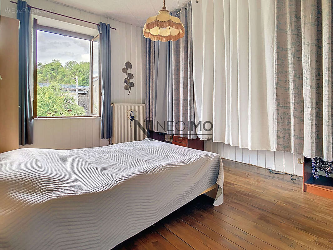 Maison à NEUFCHATEAU