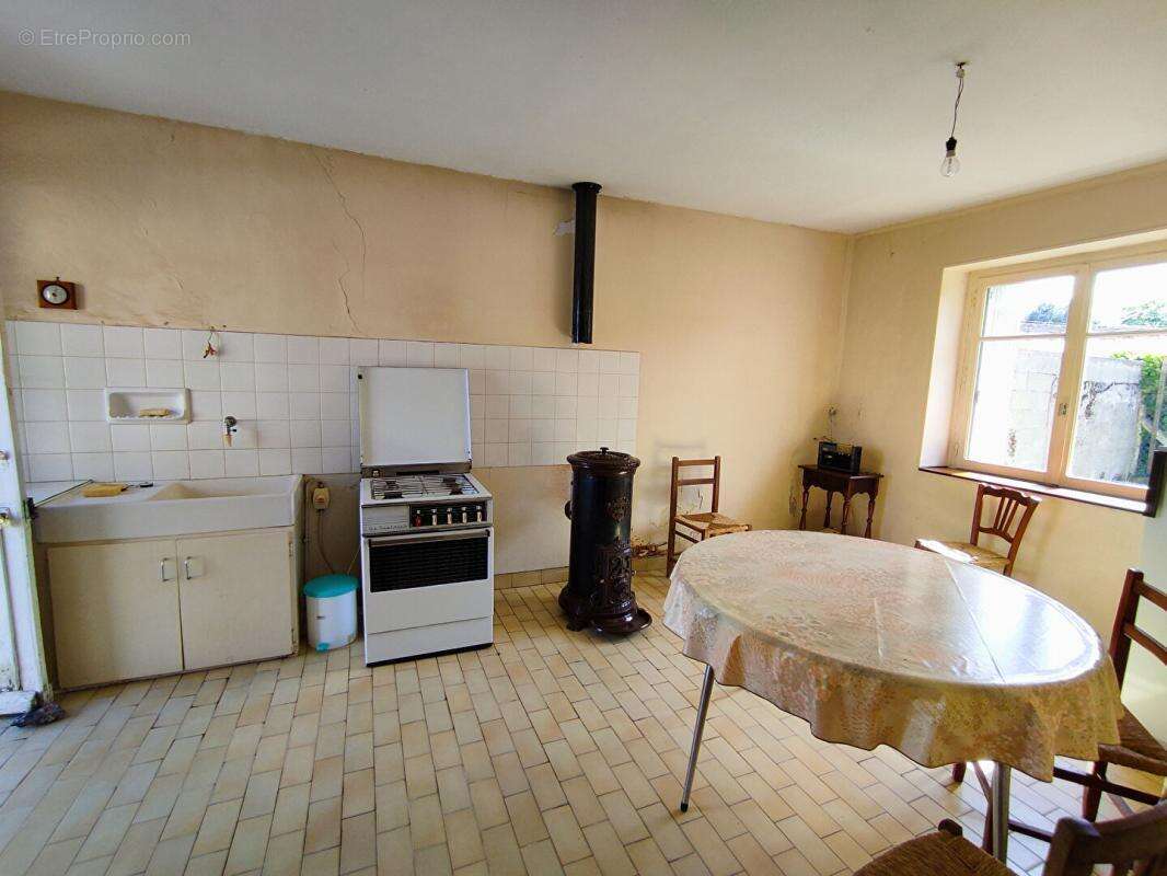 Maison à YZEURES-SUR-CREUSE