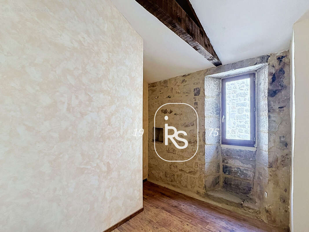 Une maison de village  de 80 m2 datant du 16ème dans le centre médiéval de Largentière. - photo 6