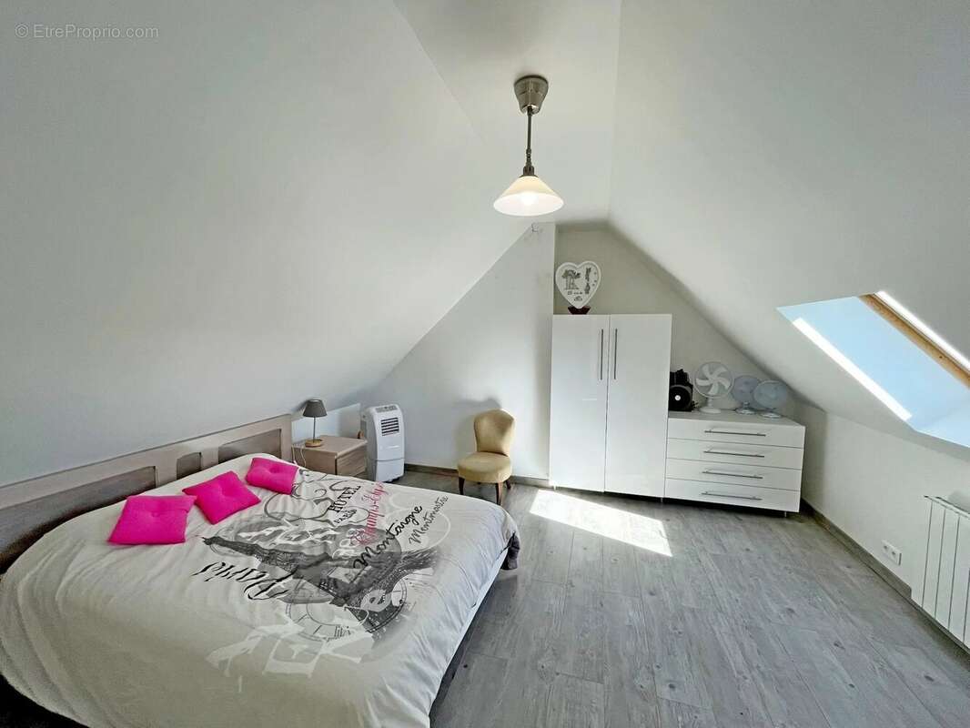 Maison à MONTSAUCHE-LES-SETTONS