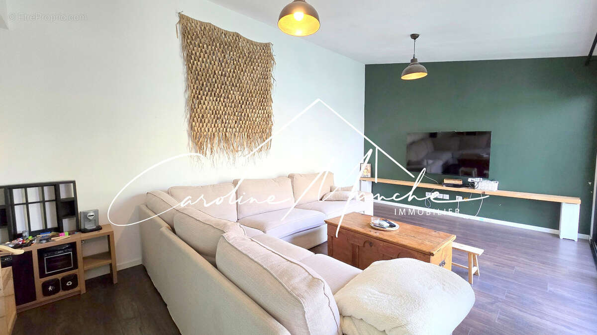 Maison mitoyenne T4/5 de 125m² - terrasse, piscine et jardin - photo 6