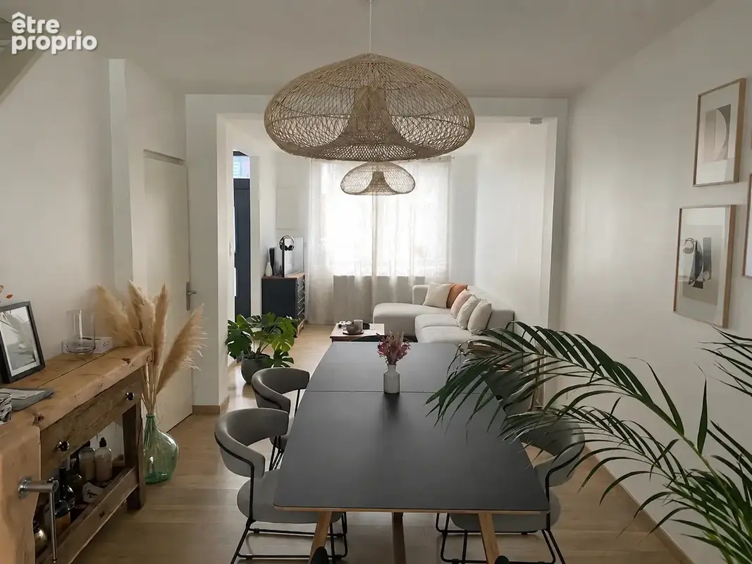Maison 1930 semi individuelle entièrement rénovée avec gout !! - photo 3