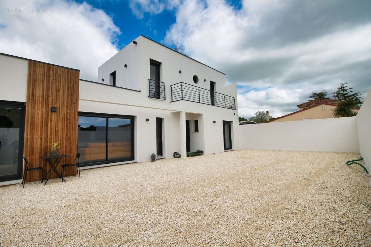 Maison 125 m² à Saint-Sulpice-De-Royan  - photo 12