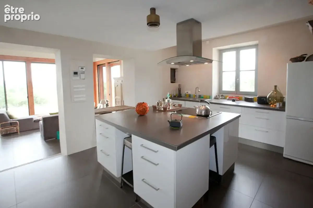 Bastide en pierres sur terrain de 8800 m² - photo 4