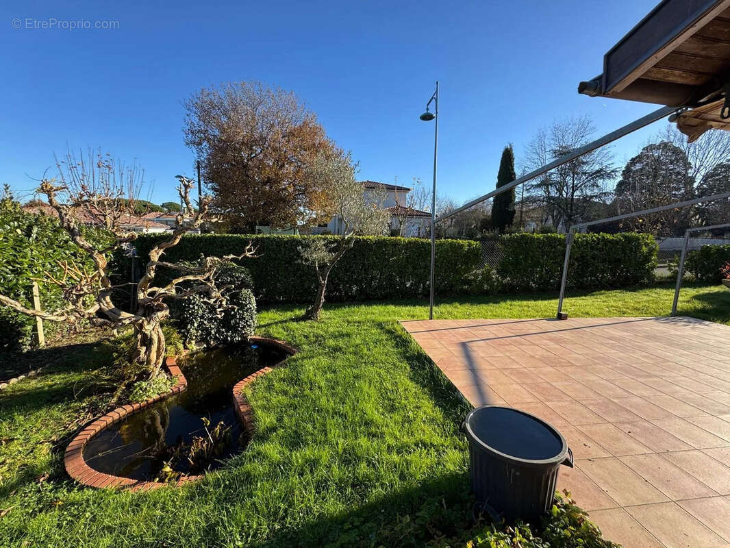À vendre : Charmant pavillon avec jardin clos et grand garage. - photo 9