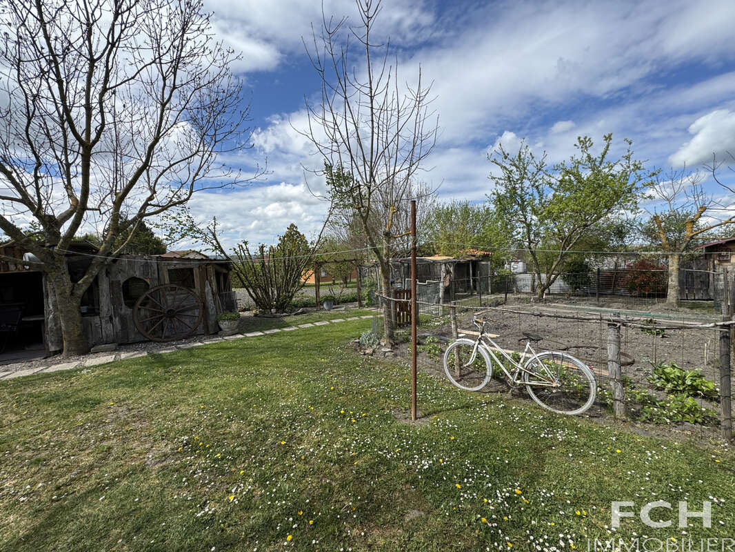 Maison de campagne avec 2 garages et dépendances - photo 21