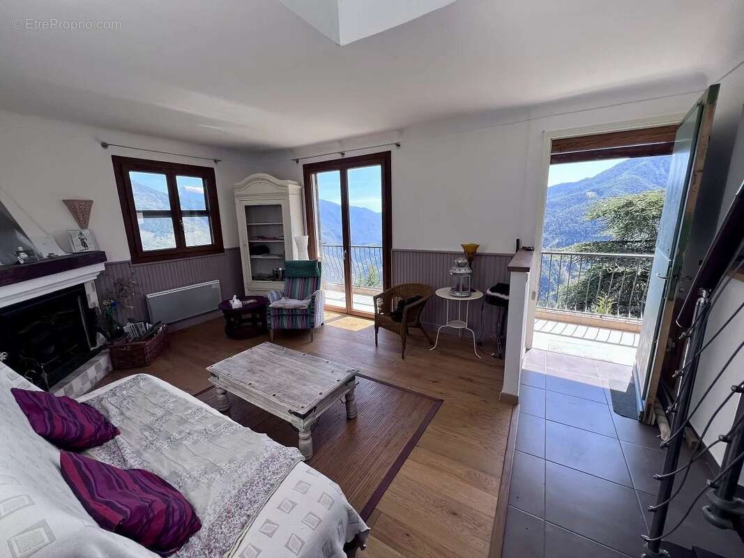 Maison 65 m² à Roure  - photo 2