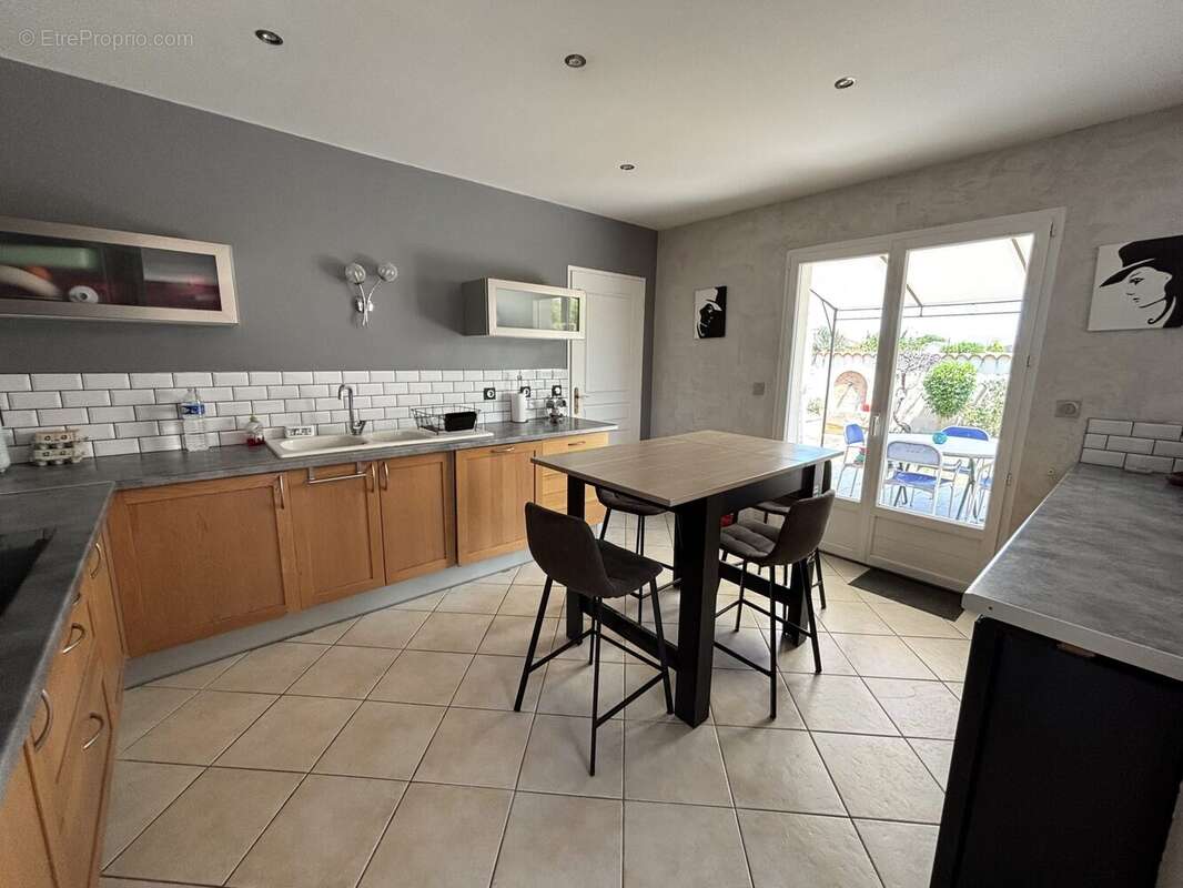 Maison 142 m² à Romans-Sur-Isere  - photo 8