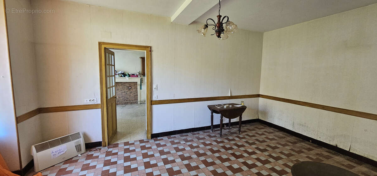 Maison à COURCELLES