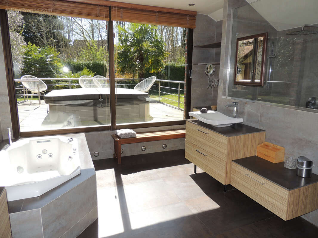 Maison à MONTEREAU-FAULT-YONNE