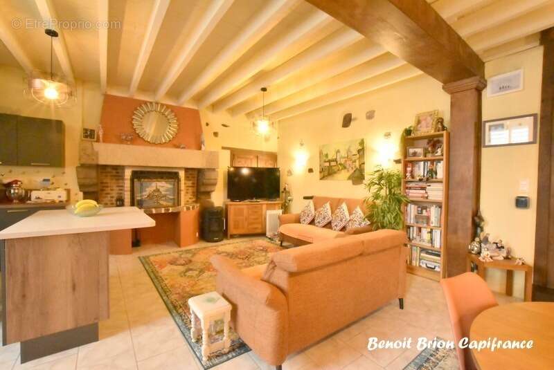 Maison à FOUGEROLLES-DU-PLESSIS