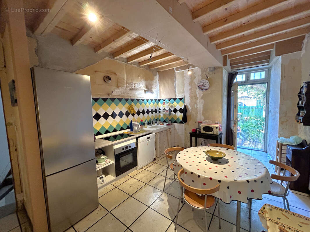 Bâtisse au cœur du village - photo 3