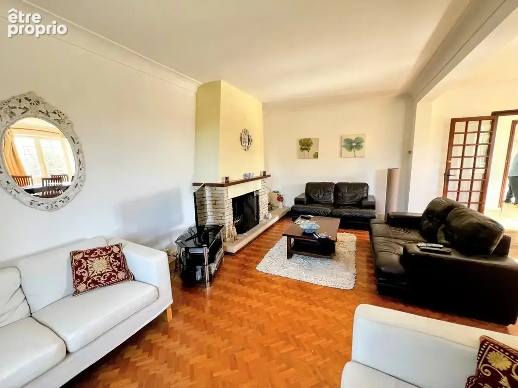 Belle propriété de 5 chambres avec piscine, jardin clos et arboré, à proximité de la Roque Gageac - photo 4