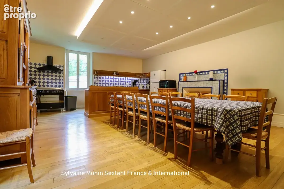 Superbe propriété rénovée sur 2,6 hectares, dépendances et espace piscine avec pigeonnier - photo 8