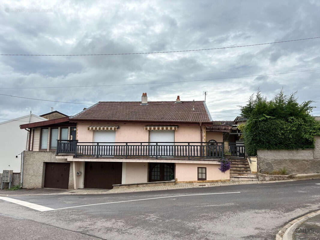 Maison à COURCELLES-CHAUSSY