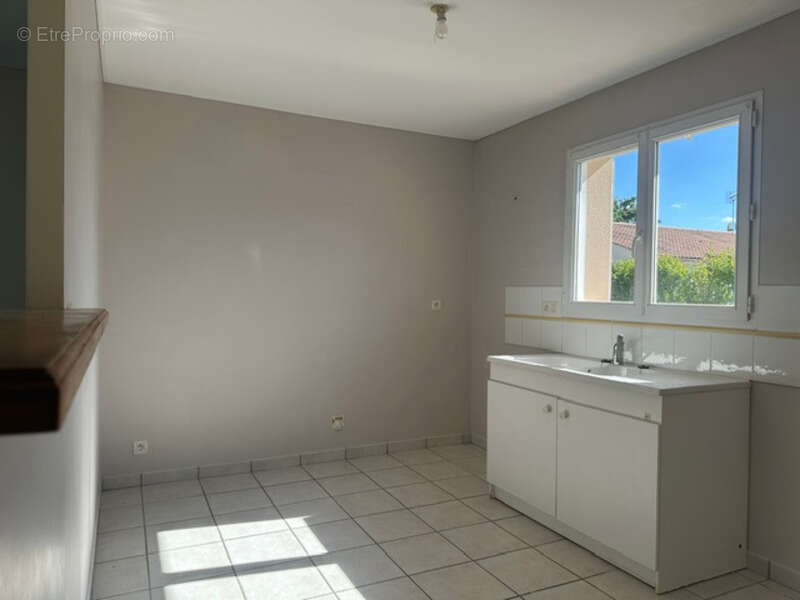 Aubigny-Les Clouzeaux, maison trois chambres dans une impasse, env. 506 m² de jardin - photo 4