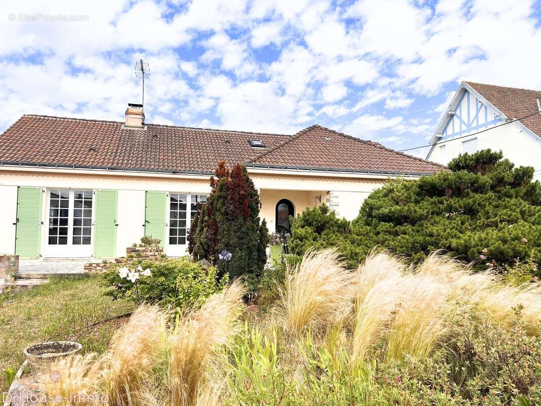Maison 227 m² à Saint-Brevin-Les-Pins  - photo 2