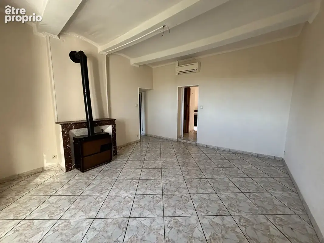 Proche Barjac, coeur de village, deux habitations - photo 4