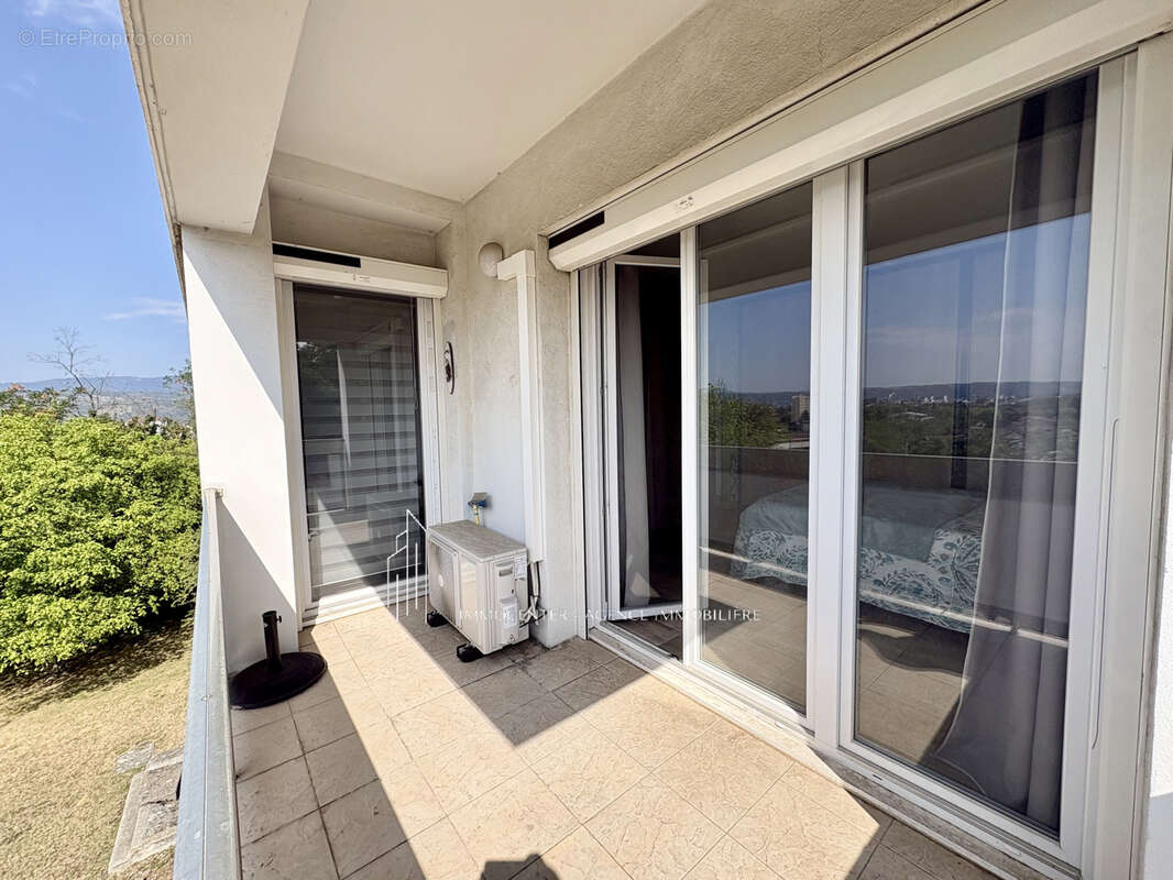 Appartement T2 Ascenseur et Clim - Agence Immocenter Chanas - photo 8