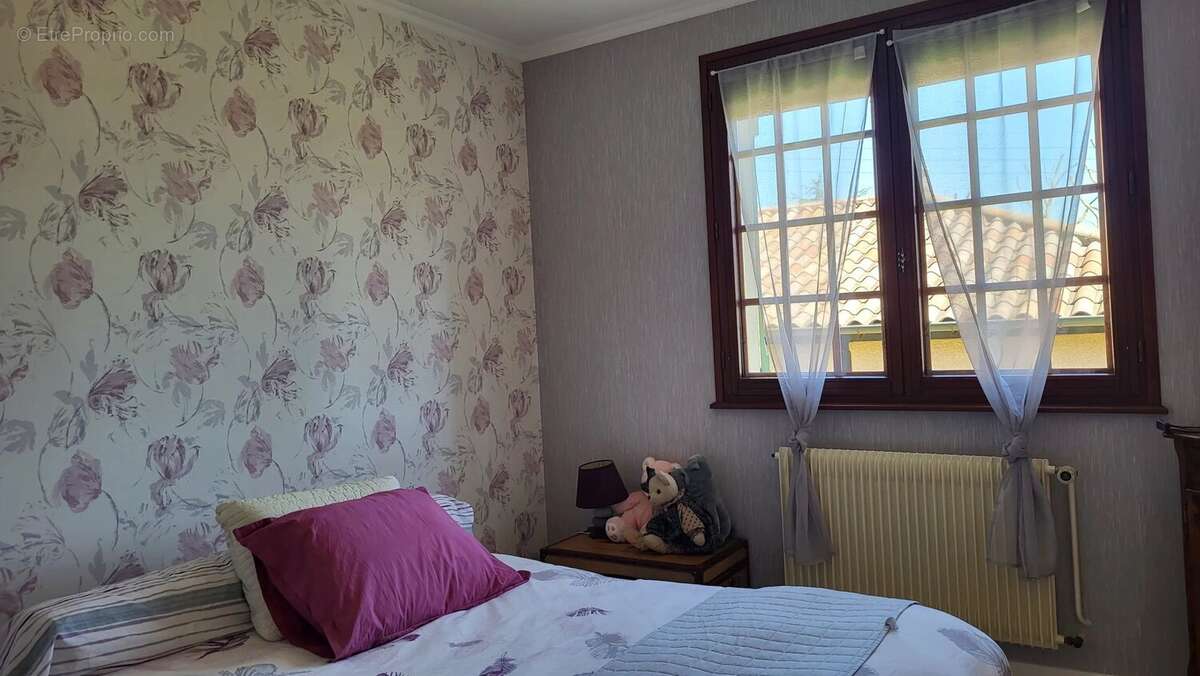 Maison à ROMANECHE-THORINS