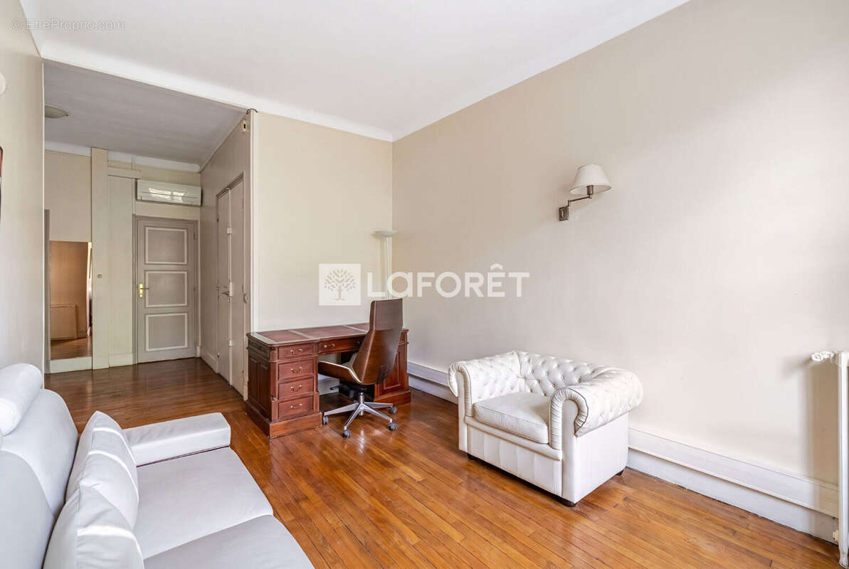 Luminosite - beaux volumes - copropriete art deco - photo 9