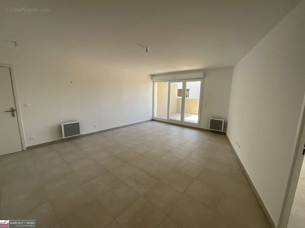 APT T4 offrant 86 m² avec terrasse 13 m² et 12 m² et parking au 3° étage avec ascenseur... - photo 2