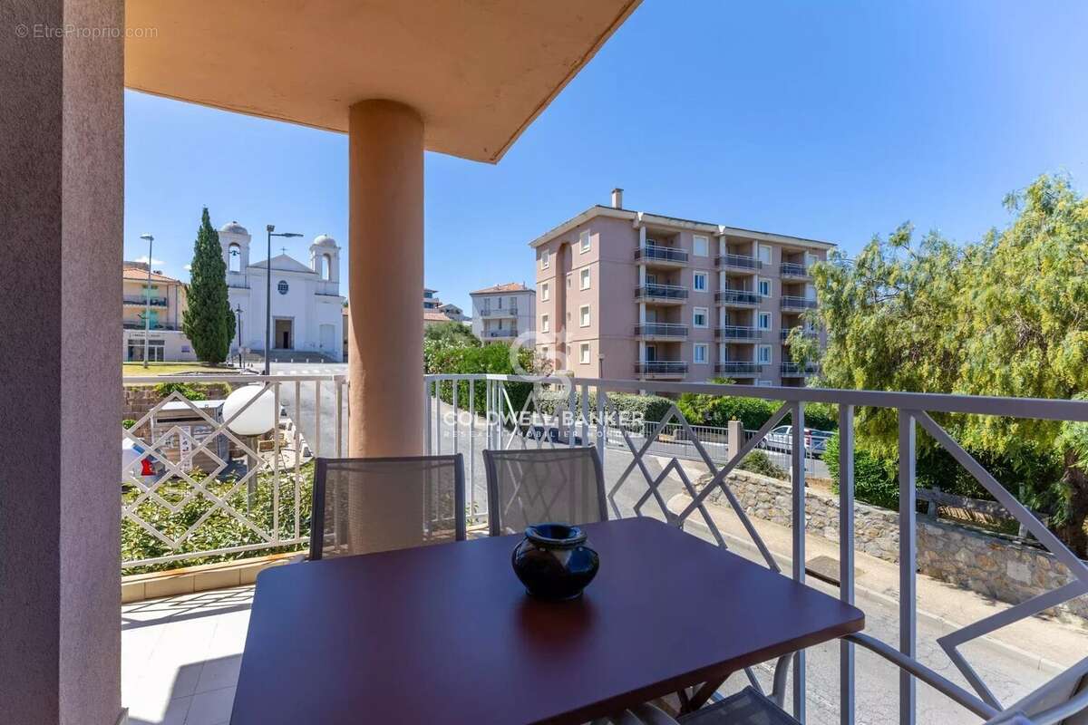 L'ile-rousse - Centre ville - Sublime T3 standing - Balcons, parking & cave - photo 9