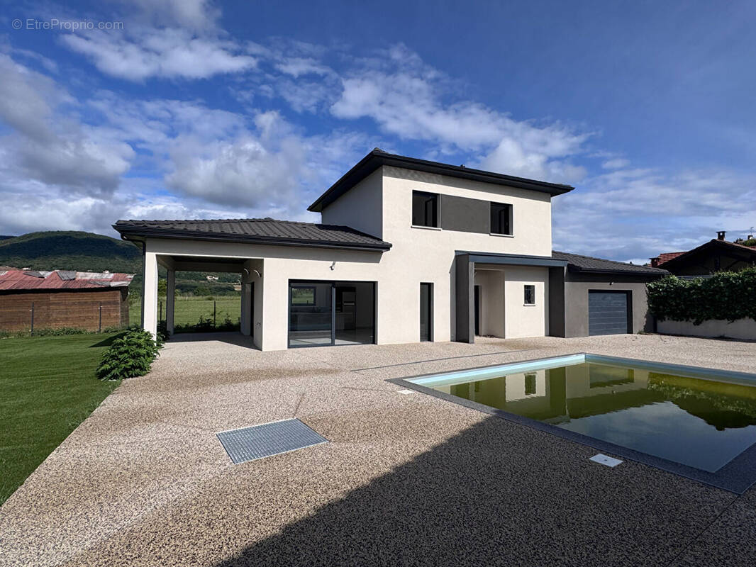 Maison à CHARMES-SUR-RHONE