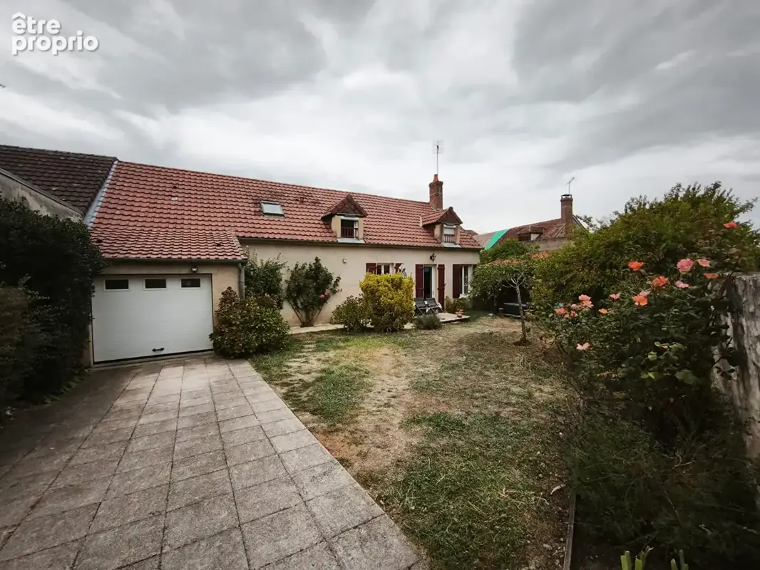 Maison à VARENNES-VAUZELLES