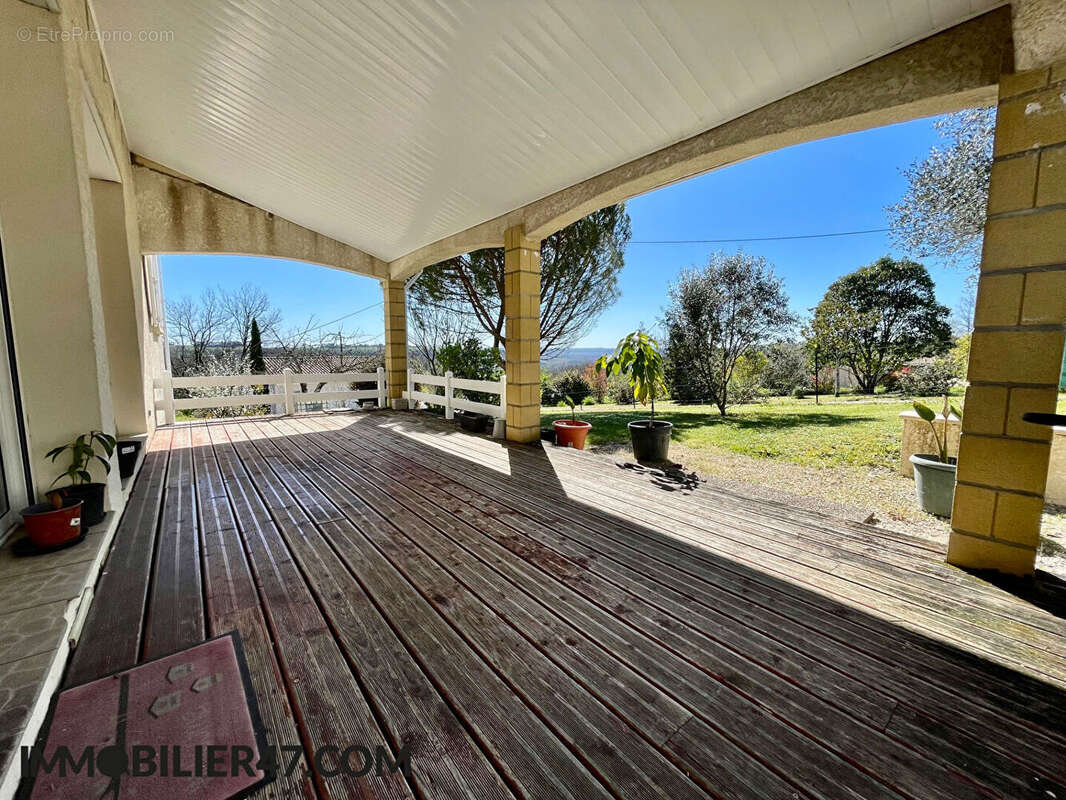 Maison à SAINT-HILAIRE-DE-LUSIGNAN