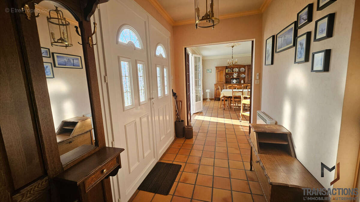 Maison à SAINT-HILAIRE-DE-CHALEONS