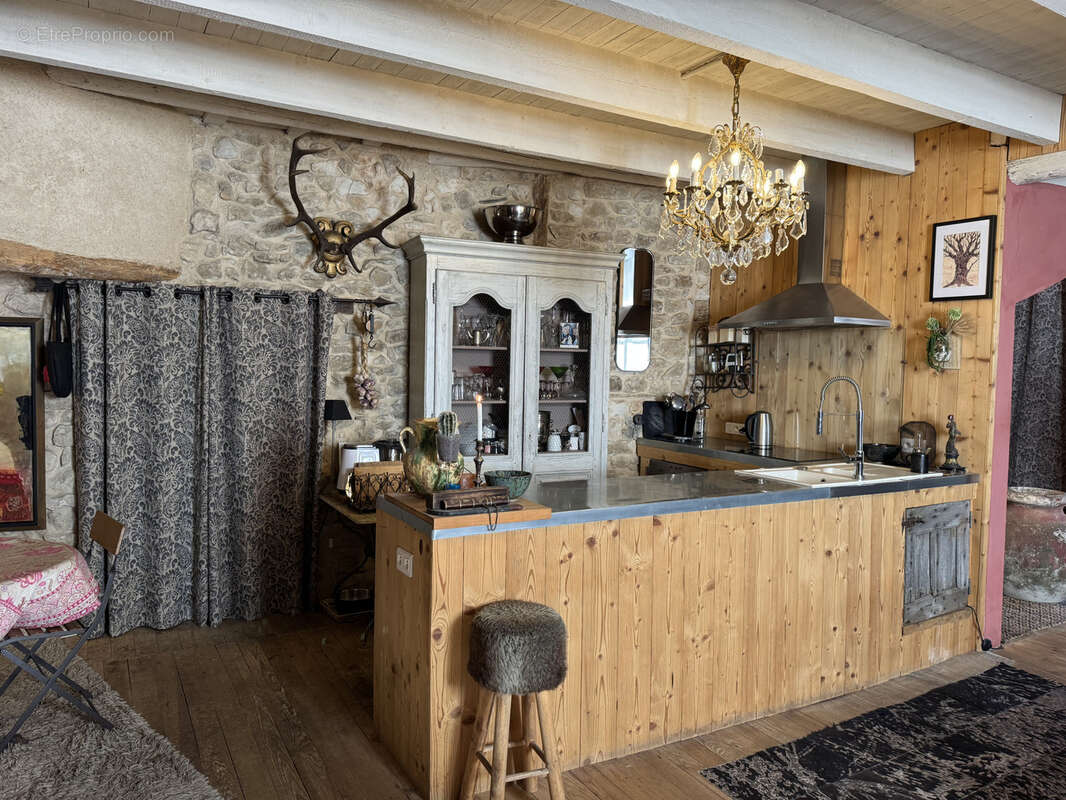 Maison à REVEST-DU-BION