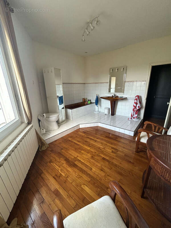 NEVERS, proche des lycées et centre ville, maison de ville de 120 m² avec grande terrasse - photo 6