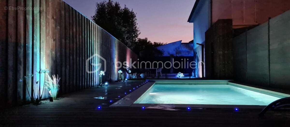 Coup de cœur assuré – Maison familiale non mitoyenne rénovée avec piscine chauffée quartier Barrières St Marc a Orléans - photo 2