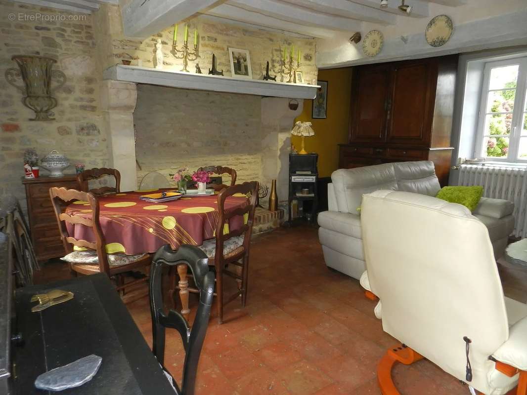 Maison à SAINT-PIERRE-SUR-DIVES