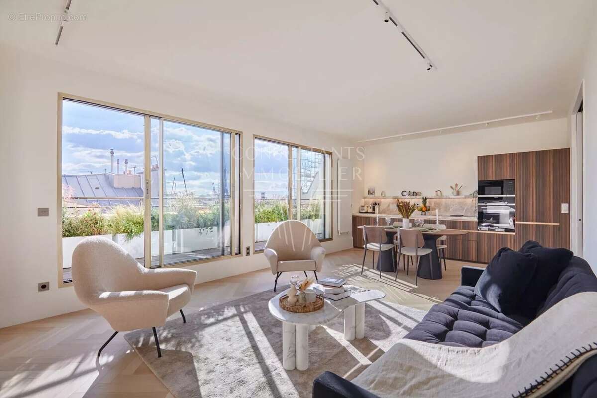 Appartement à PARIS-8E