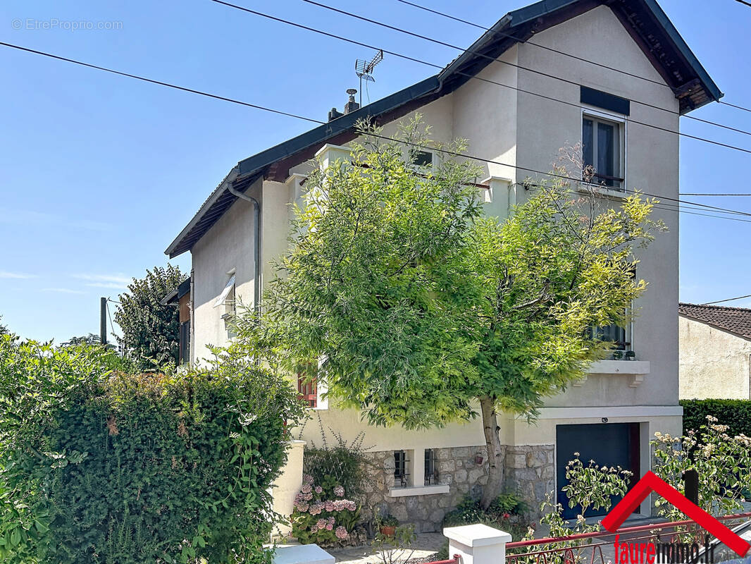 Maison à TERRASSON-LAVILLEDIEU