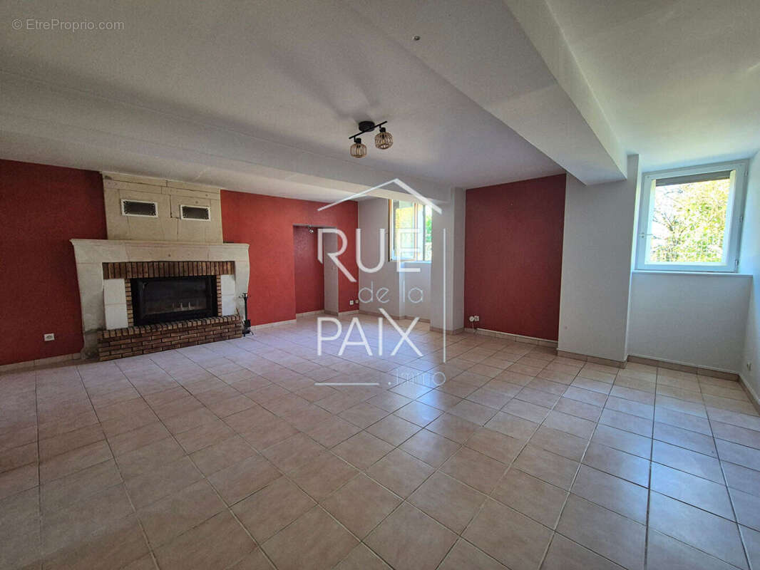 Maison à LES TROIS-MOUTIERS