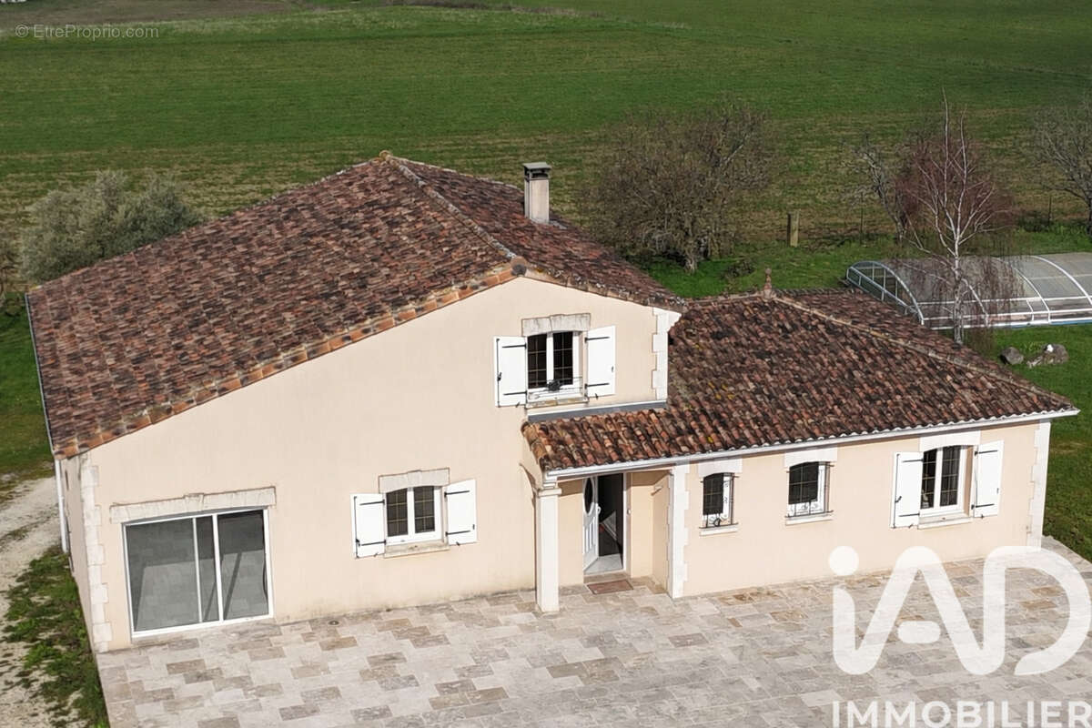 Maison 170 m² à Mosnac  - photo 5