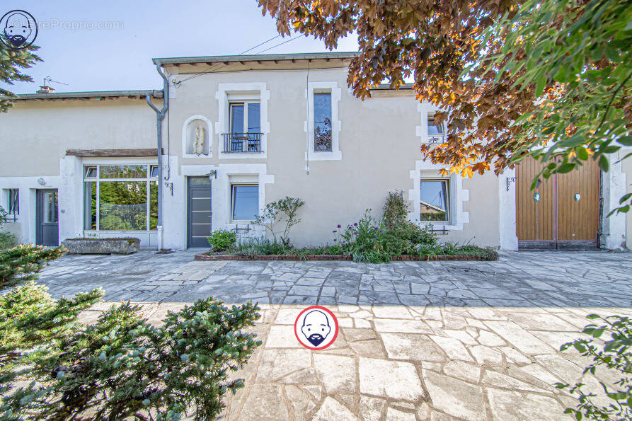 Maison à GONDRECOURT-LE-CHATEAU