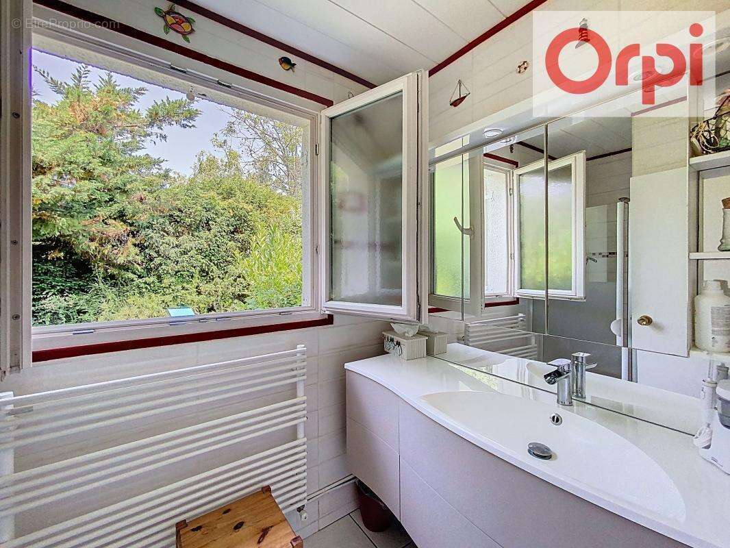 Maison à LE MESNIL-SAINT-DENIS